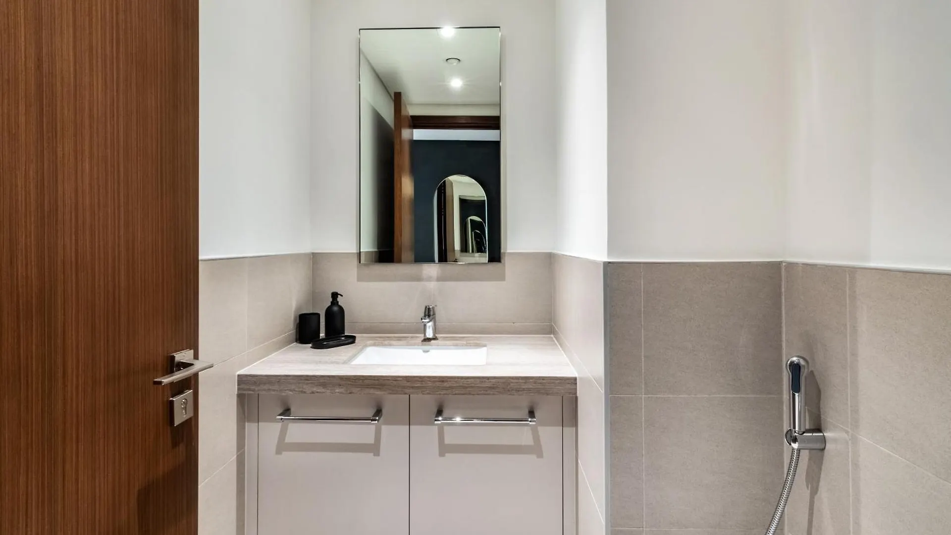The Smart Concierge - Boulevard Heights Dubai Apartment