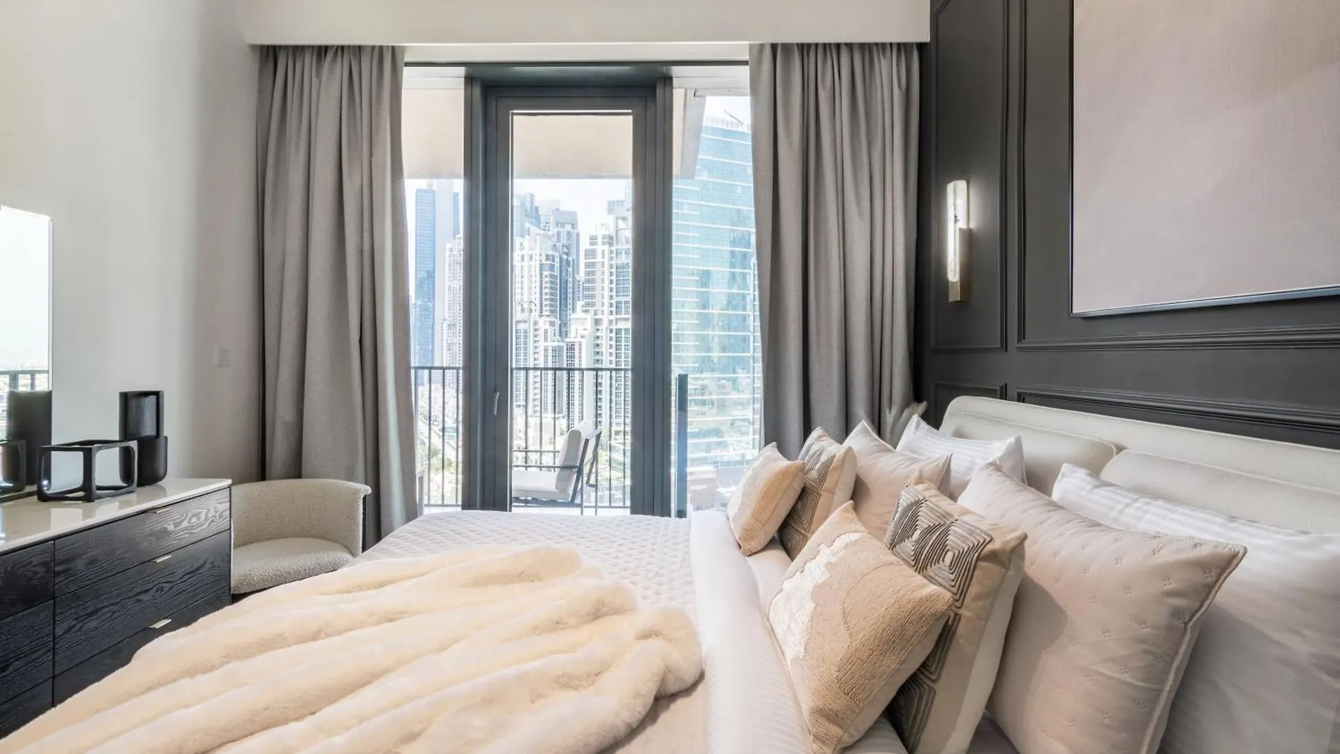 The Smart Concierge - Boulevard Heights Dubai Apartment
